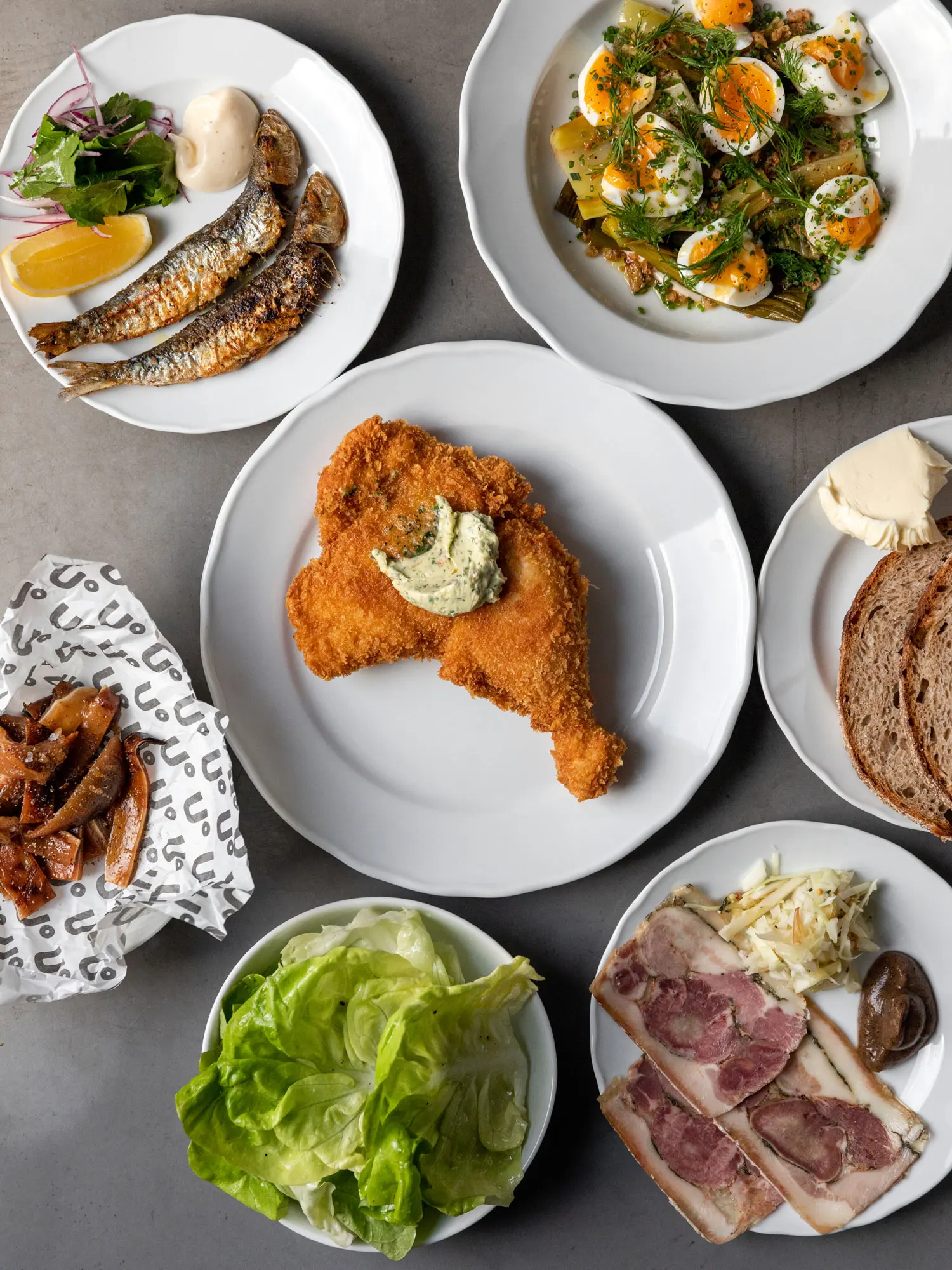 Výběr tradičních jídel české kuchyně.